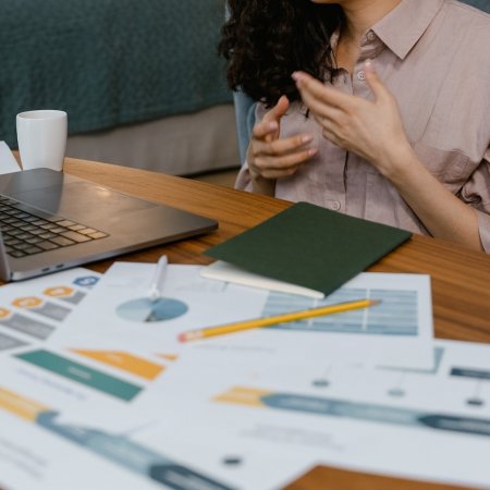 TrueConf Room — программное обеспечение для ПК в переговорных комнатах и конференц-залах, предназначенное для организации и проведения 4К видеоконференций.