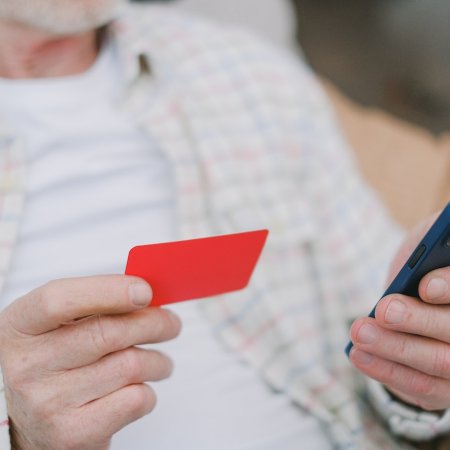 Трудно забыть и невозможно потерять: зачем оформлять виртуальную банковскую карту ?